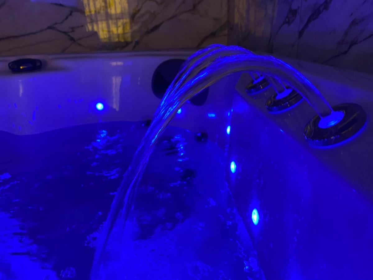 Jacuzzi Apartament Old Town Klaipeda Luaran gambar